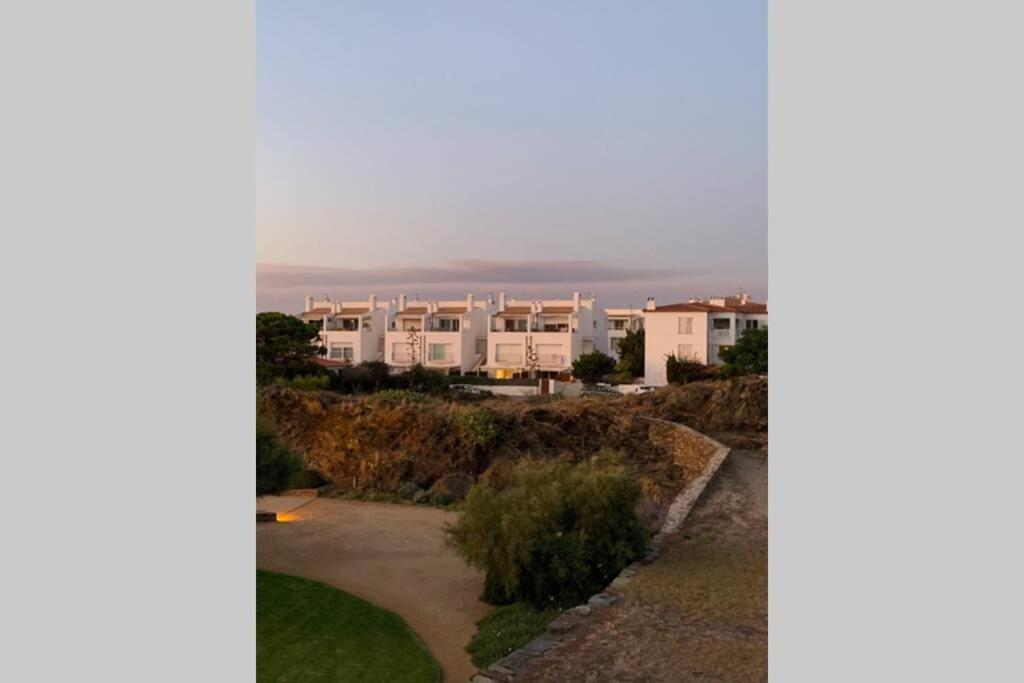 קדאקז Beachfront Duplex With Terrace And Sea Views - מראה חיצוני תמונה